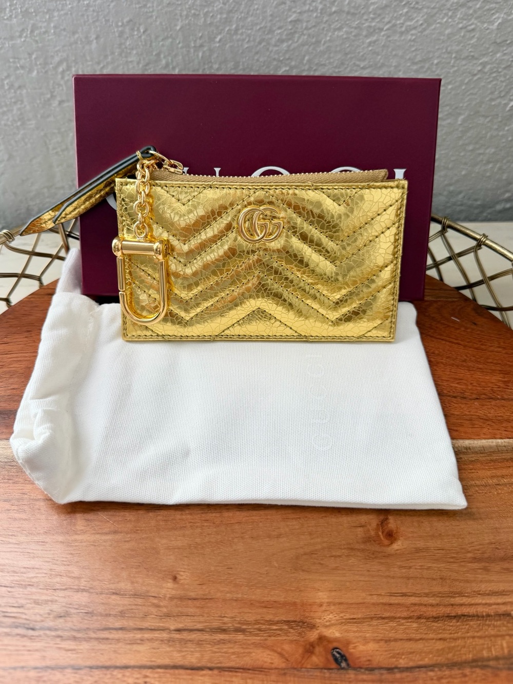 Gucci Metallic Gold Chevron GG Card Case with Key Clip